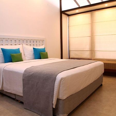 Blue Oceanic Beach Hotel Negombo Exterior photo